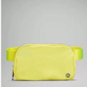 Lululemon everywhere belt bag